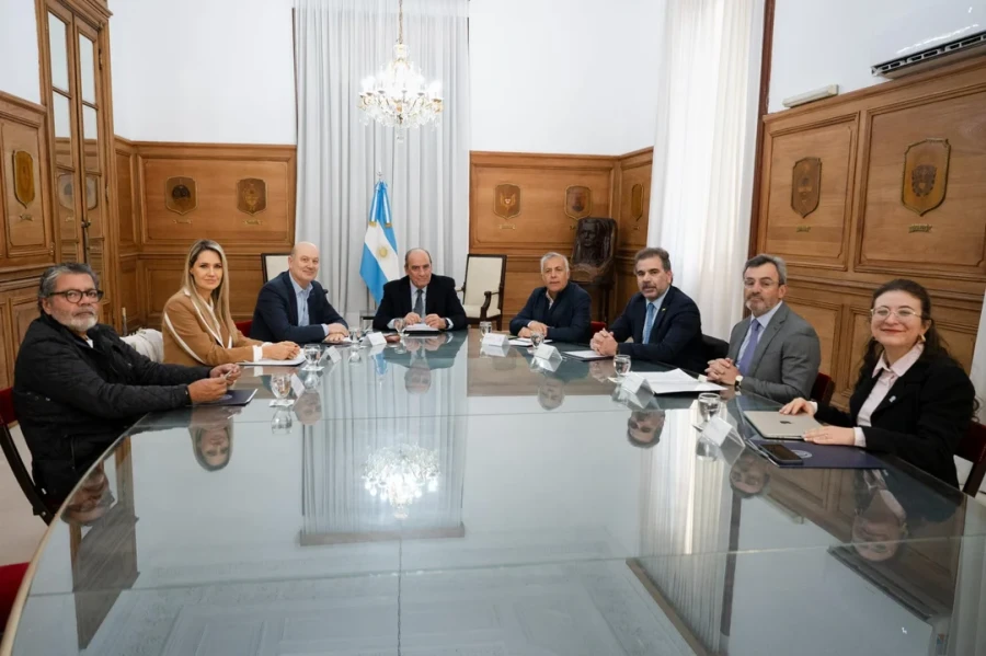 Guillermo Francos se re&uacute;ne con el Consejo de Mayo.