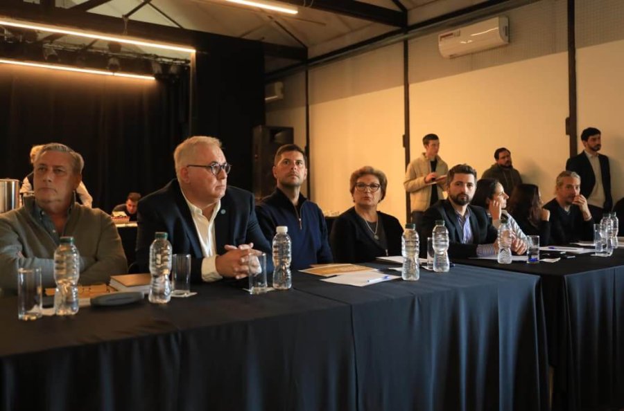 El representante de la CGT y del CEC, Juan Berca y los presidentes del Centro Comercial e Industrial, Gabriel Corrado, y de la Sociedad Rural, Leonardo Alassia. (FOTO PRENSA MUNICIPAL)