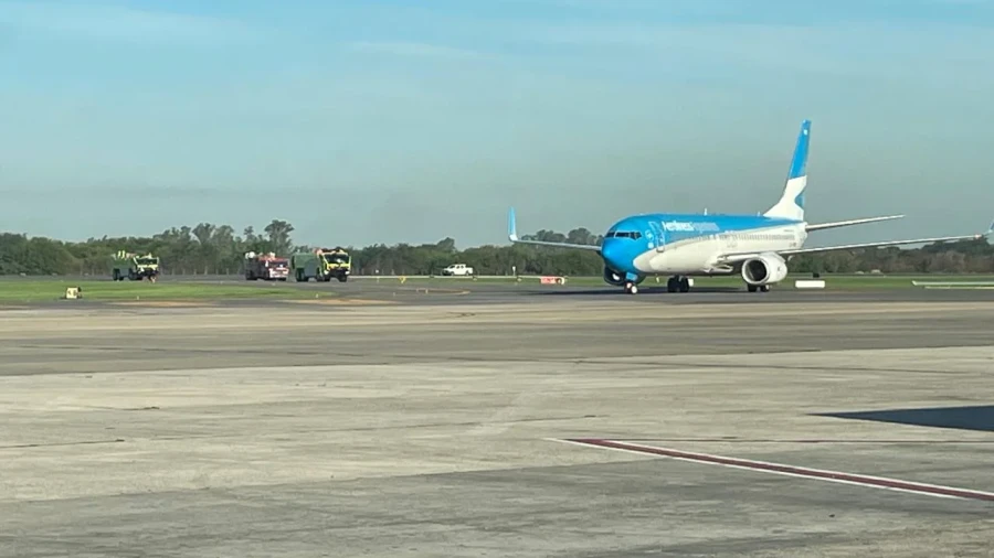 Avi&oacute;n de Aerol&iacute;neas Argentinas que aterriz&oacute; en emergencia en Ezeiza.