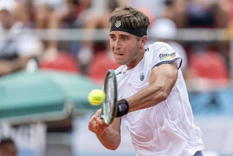 BUEN COMIENZO. Etcheverry se adapta mejor a las canchas r&aacute;pidas.