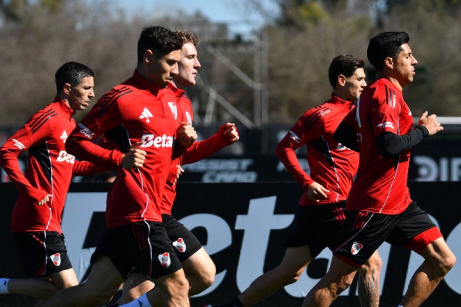 P&eacute;rez encabeza la corrida en la pr&aacute;ctica.