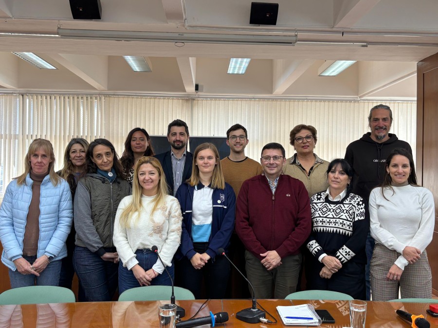 En el encuentro tambi&eacute;n estuvieron presentes directivos del establecimiento secundario.