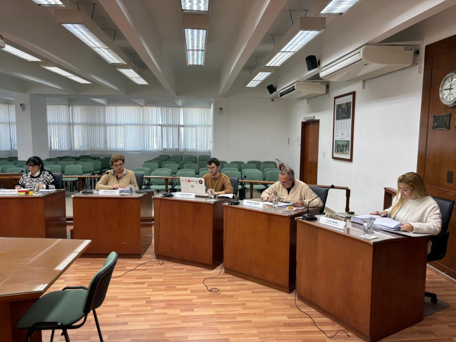 Comenz&oacute; tranquila la semana legislativa.