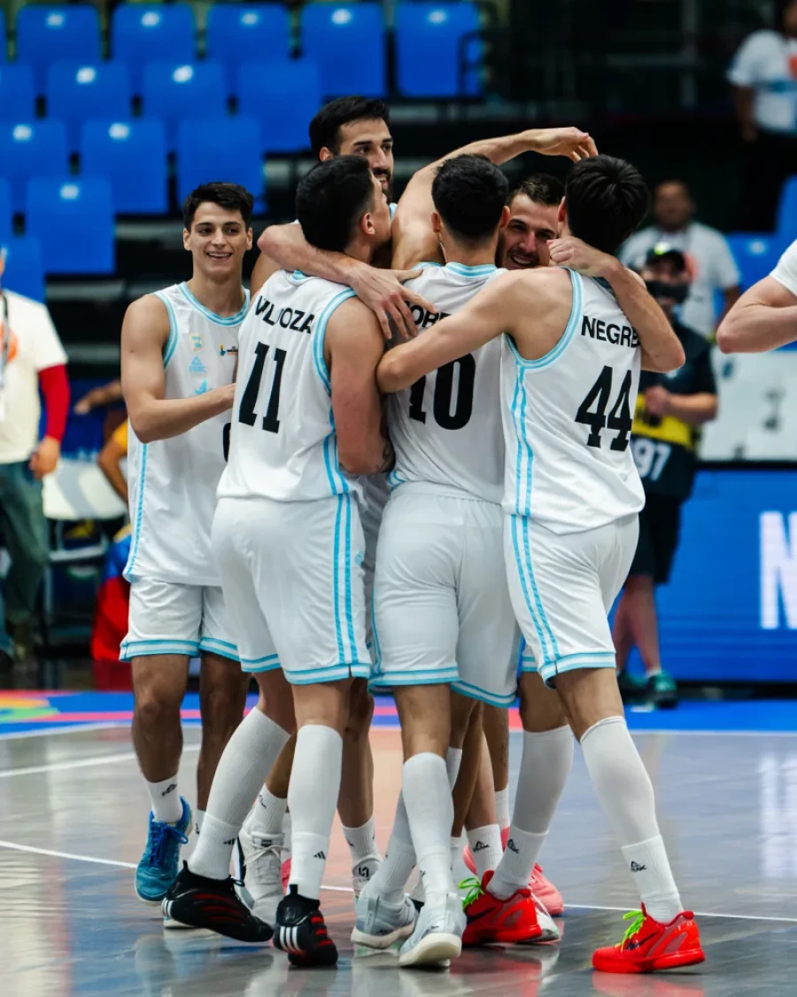 CON LO JUSTO. Argentina tuvo tres suspendidos, pero igualmente jug&oacute; mal.