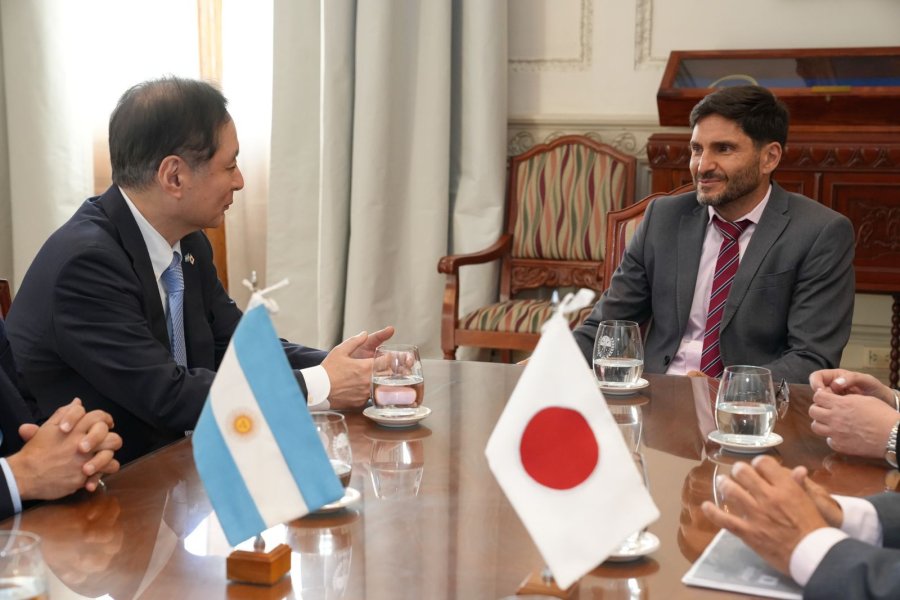 El embajador de Jap&oacute;n, Hiroshi Yamauchi, junto al gobernador Maximiliano Pullaro.