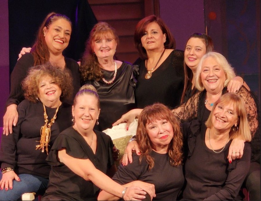 Un grupo de actrices rafaelinas que se expresan a trav&eacute;s del teatro.