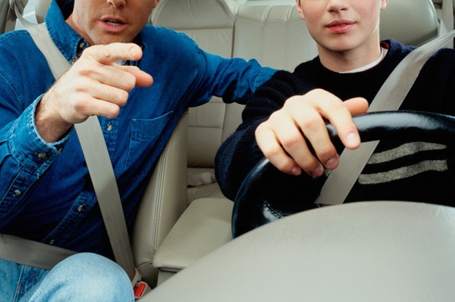 ENSE&Ntilde;AR A CONDUCIR. Se trata de una tarea de m&aacute;xima responsabilidad para formar conductores responsables.