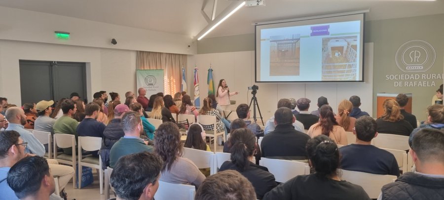 CONVOCATORIA. El evento se realiz&oacute; a sala llena mostrando el gran inter&eacute;s de los productores.