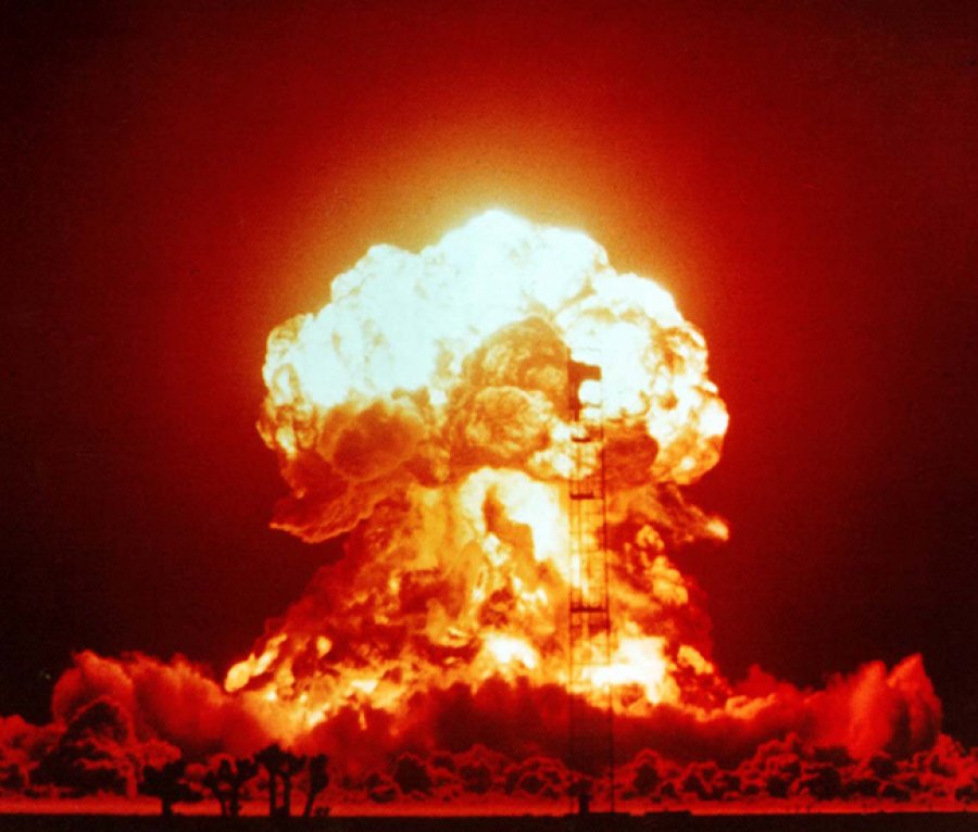 Prueba nuclear "XX-34 BADGER" 1953. Desierto de Nevada. The Official CTBTO.