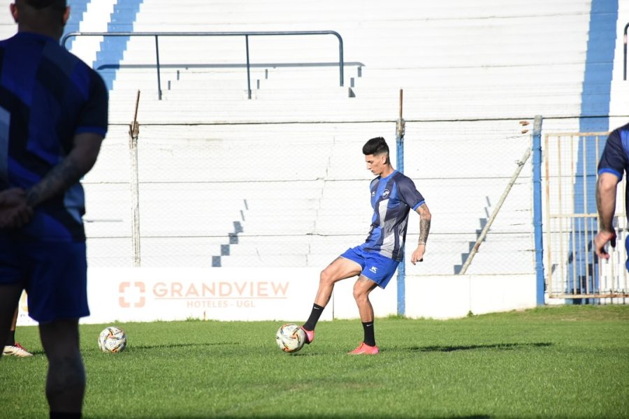 CHANCE DE TITULAR. Gabriel Jara estar&aacute; en la delantera.