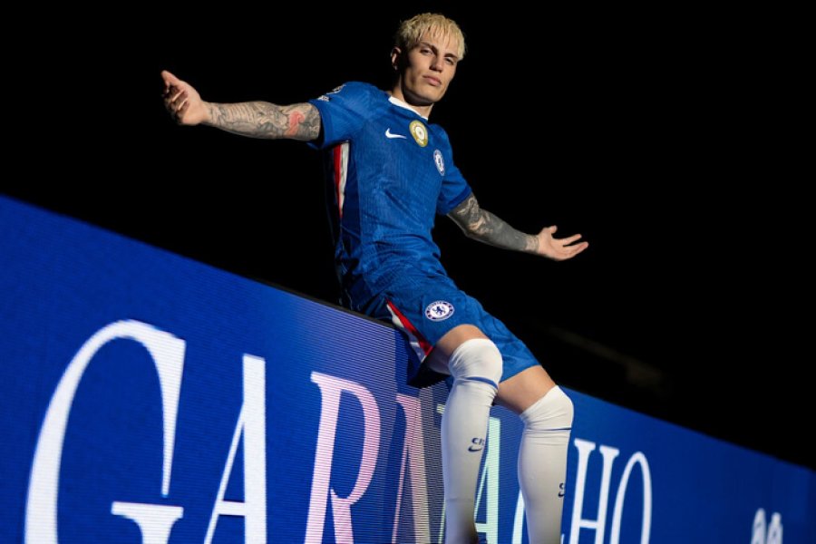 Alejandro Garnacho hizo su presentaci&oacute;n a lo grande en Stamford Bridge.