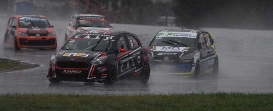 Francisco Calo gan&oacute; la serie m&aacute;s veloz bajo la lluvia en la Clase 2.