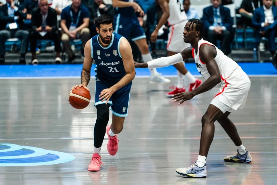 PIVOT. Juan Fern&aacute;ndez, de gran torneo.