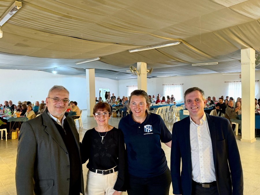 Las autoridades durante el momento protocolar de la fiesta.