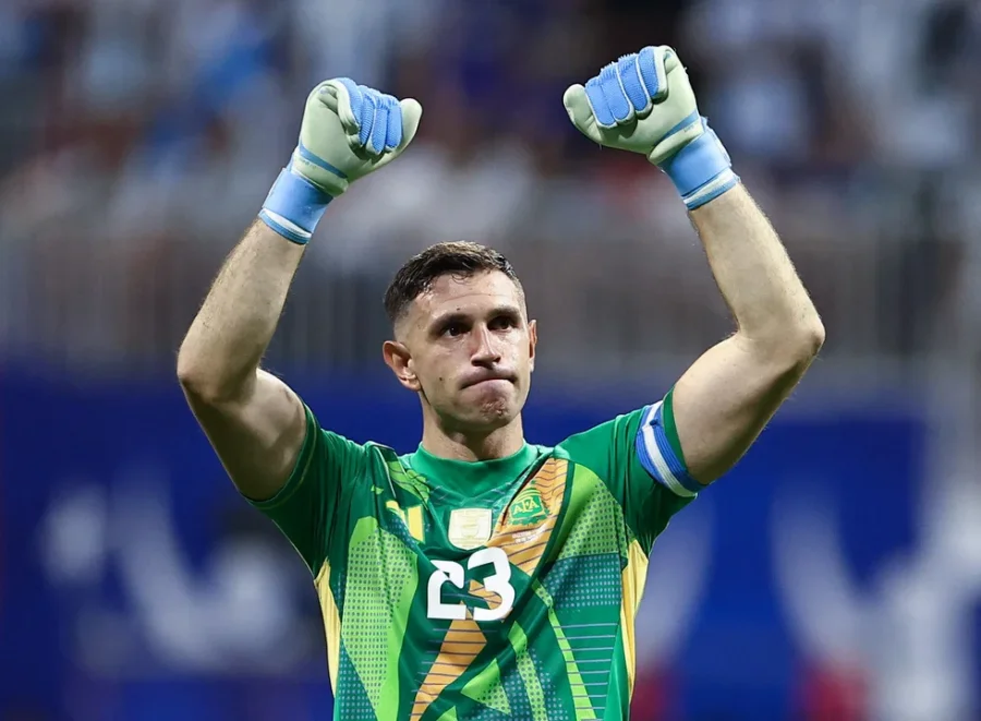 Emiliano Mart&iacute;nez es campe&oacute;n del mundo y bicampe&oacute;n de Am&eacute;rica con la Selecci&oacute;n argentina.
