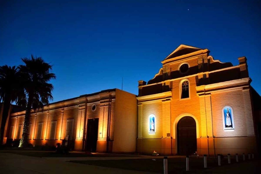 Acceso principal al Instituto Agrot&eacute;cnico Salesiano.