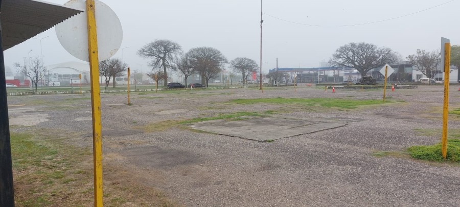 El Gobierno municipal avanza con la renovaci&oacute;n de se&ntilde;al&eacute;tica en el Predio de la Flor.