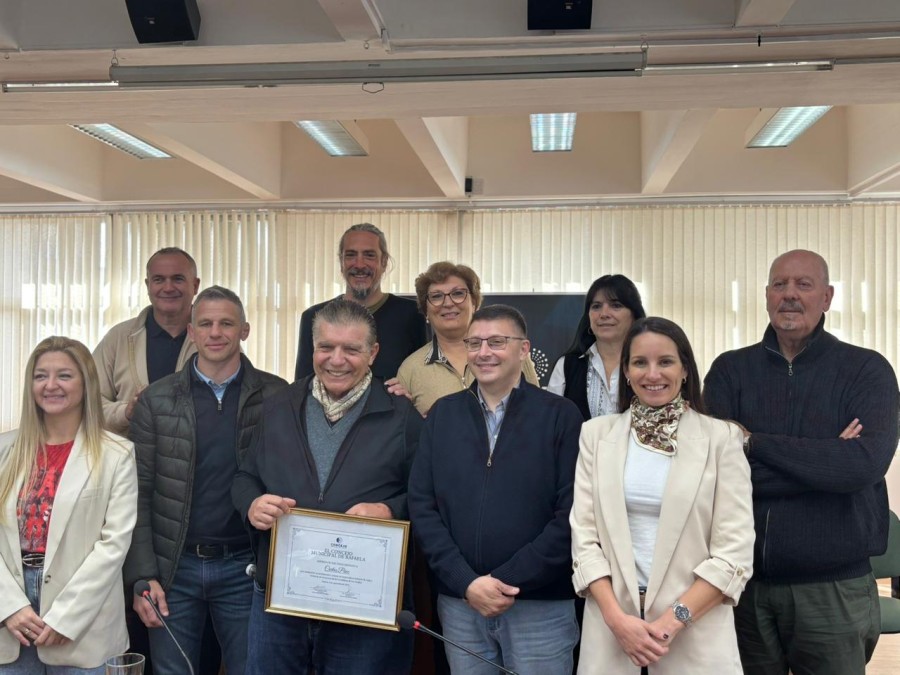 El Concejo Municipal recibi&oacute; a Carlos P&aacute;ez, una visita de renombre internacional.