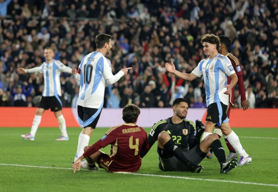 FESTEJOS. Argentina gole&oacute; a Venezuela.