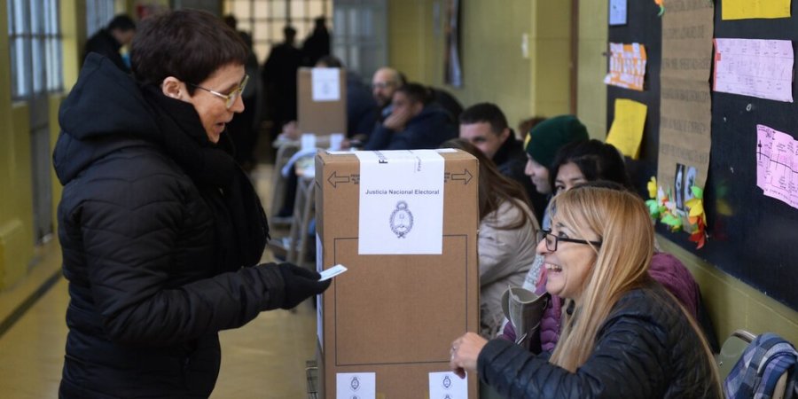 ELECCIONES EN BUENOS AIRES. Los bonaerenses votaron la renovaci&oacute;n de la Legislatura local, adem&aacute;s de los concejos deliberantes de cada municipio.