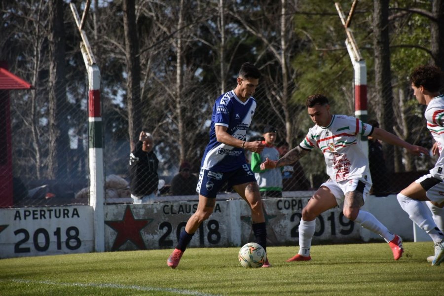 GABRIEL JARA. Uno de los jugadores que lleg&oacute; en el &uacute;ltimo mercado de pases, ante Las Parejas.