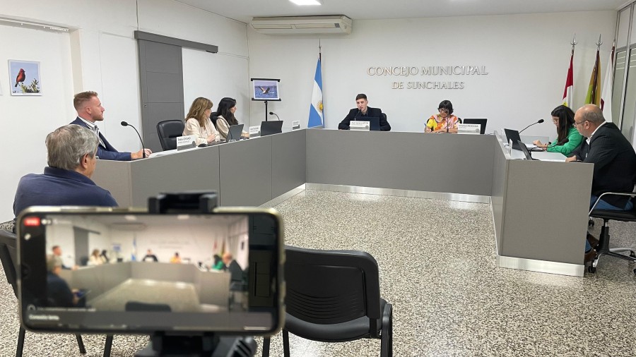 Los ediles durante uno de sus encuentros ordinarios.