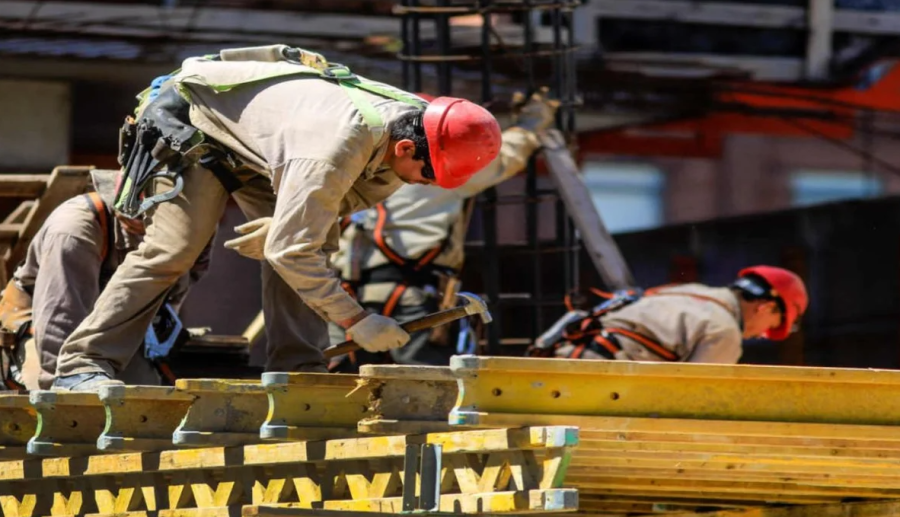 La construcci&oacute;n sigue siendo uno de los sectores m&aacute;s afectados por la ca&iacute;da de empleo.