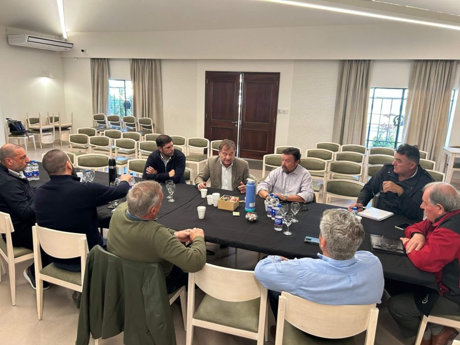 REUNI&Oacute;N. Representantes de las dos entidades m&aacute;s importantes de tamberos y las industrias l&aacute;cteas