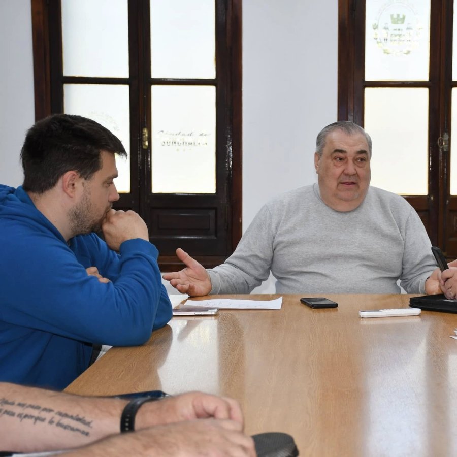 Adri&aacute;n Ferrero de la C&aacute;mara Empresaria Sunchalense de Autotransporte de Carga durante su exposici&oacute;n.