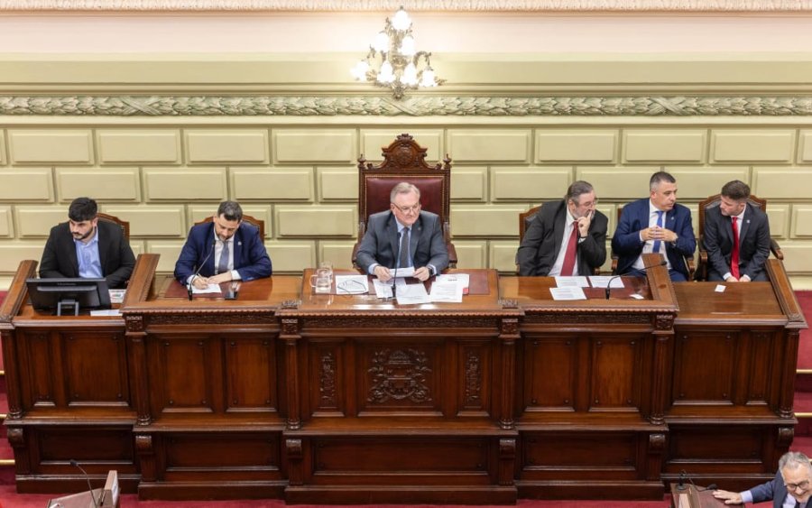 HITO HISTORICO. El acto de jura representa el cierre institucional de la Convenci&oacute;n, que sesion&oacute; en comisiones y plenarios para debatir y aprobar el nuevo texto constitucional.