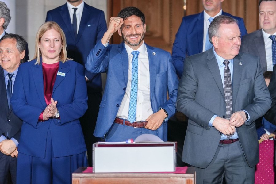 AUTORIDADES. Scaglia, Pullaro y Michlig durante el acto de cierre de la Convenci&oacute;n Reformadora de la Constituci&oacute;n de Santa Fe.