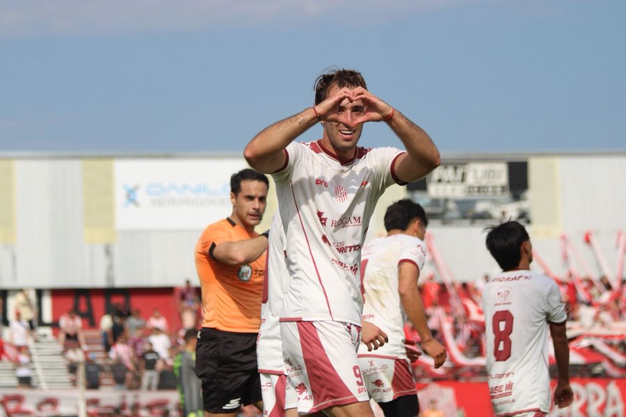 GOLEADOR. Enzo Abondetto meti&oacute; un doblete.