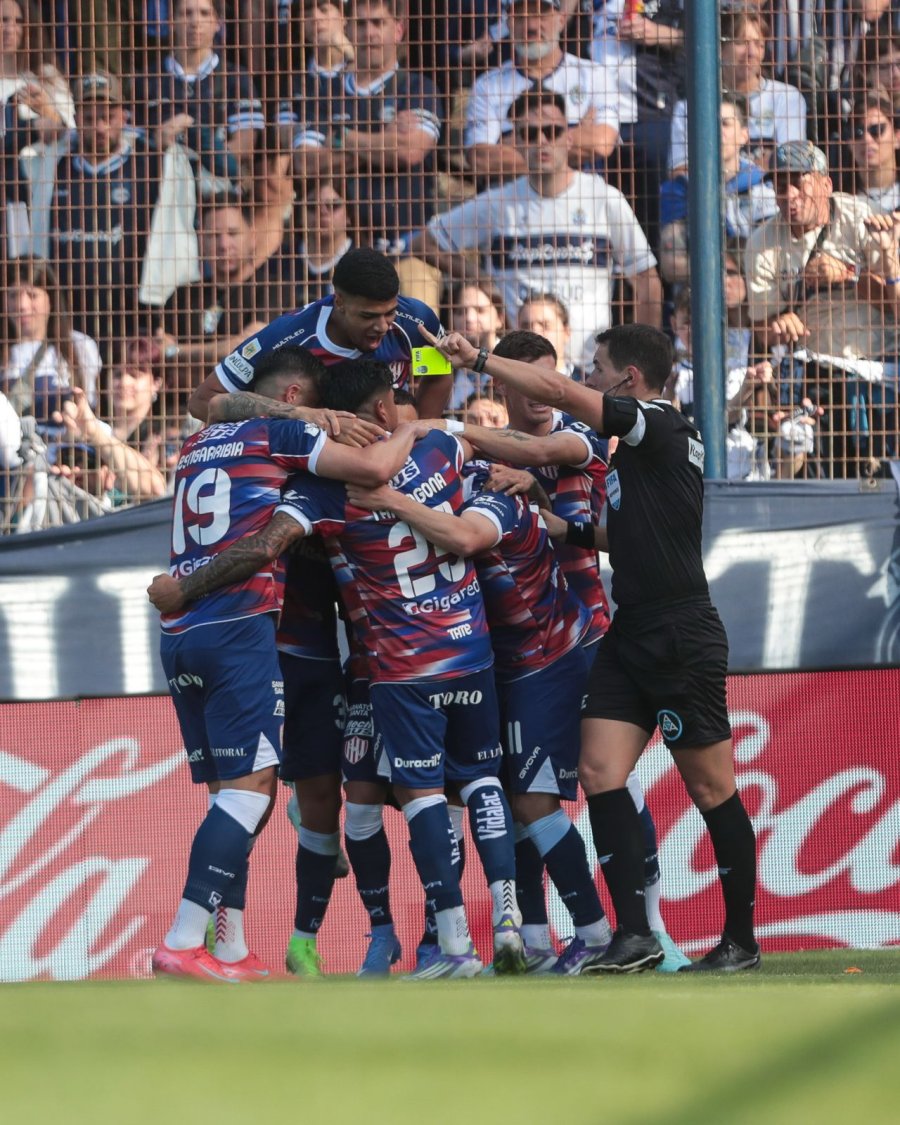 UNI&Oacute;N FESTEJ&Oacute; EN EL BOSQUE AL GANARLE A GIMNASIA