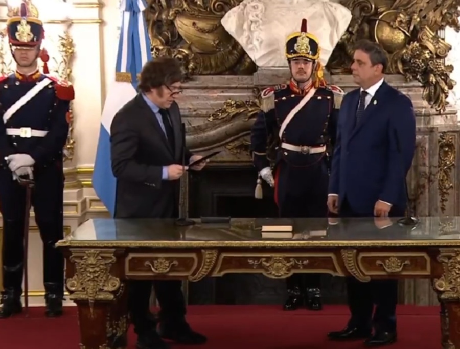 Milei&nbsp;le tom&oacute; juramento formalmente al flamante ministro del Interior,&nbsp;Lisandro Catal&aacute;n.