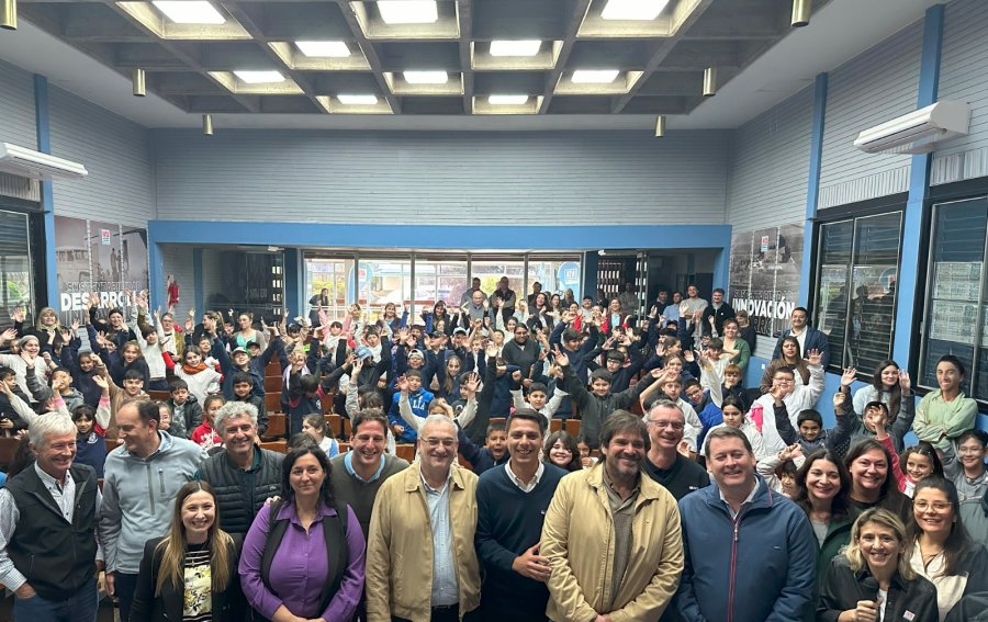 La propuesta re&uacute;ne a estudiantes y docentes de distintos niveles en un viaje a la cuenca lechera santafesina.