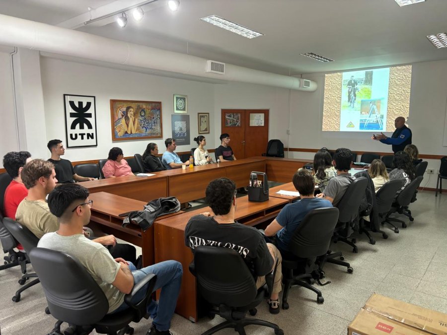 CONCIENTIZACION. En el marco de la materia Higiene y Seguridad, la UTN Rafaela realiz&oacute; una nueva capacitaci&oacute;n en primeros auxilios.