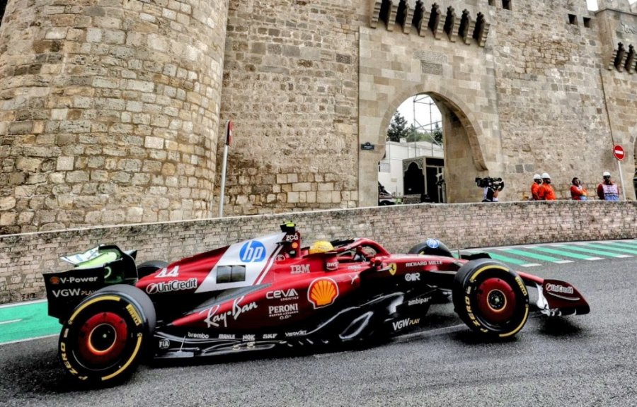 Lewis Hamilton fue el mejor del viernes en el callejero de Bak&uacute;.