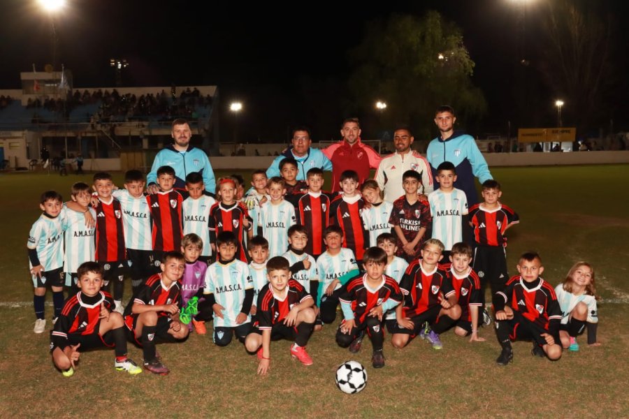 Categor&iacute;a 17 del Argentino F&uacute;tbol Club y sus similares del Club Atl&eacute;tico River Plate.