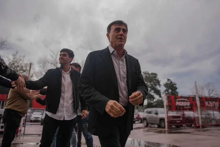 Gustavo Quinteros firm&oacute; contrato hasta diciembre de 2026.