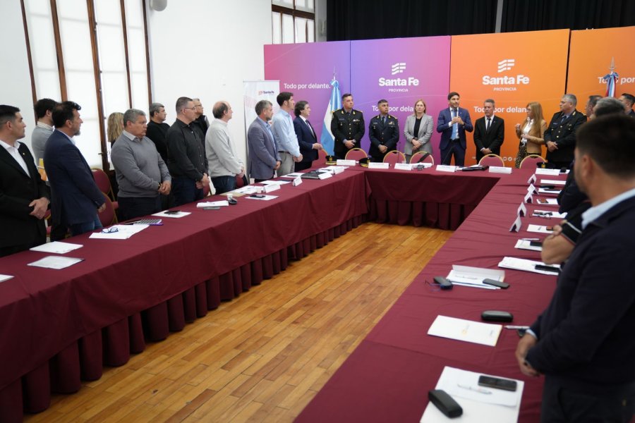 EN ROSARIO. En encuentro que encabezaron Scaglia y Pullaro involucr&oacute; a representantes de las regiones Litoral y Centro y de sindicatos de camioneros.