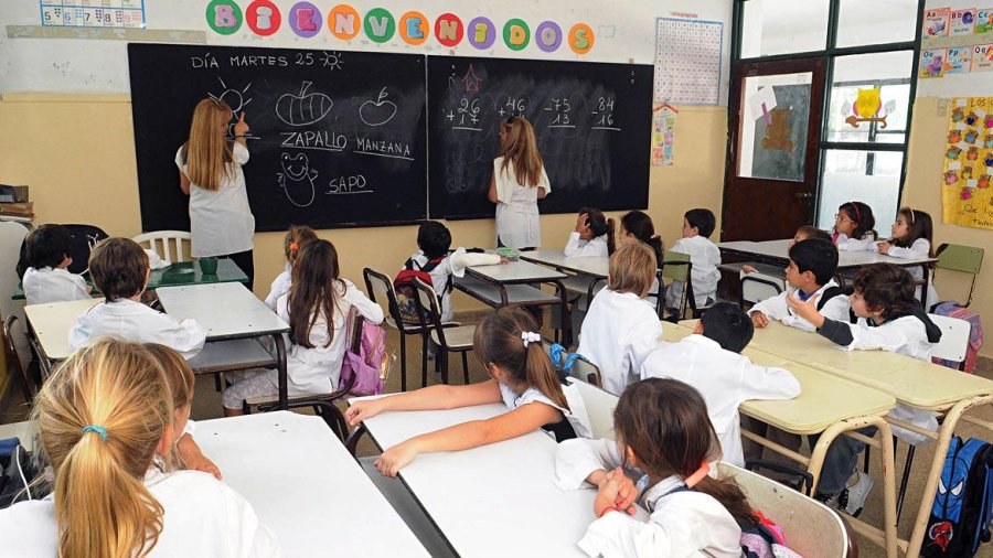 PARA DOCENTES Y NO DOCENTES. Se conoci&oacute; este lunes la fecha para el pago de Asistencia Perfecta para los trabajadores de la educaci&oacute;n p&uacute;blica de Santa Fe.