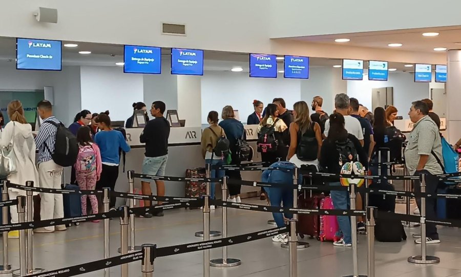 MAS OPORTUNIDADES. El Aeropuerto de Sauce Viejo tambi&eacute;n aumenta en vuelos de cabotaje, mejora en infraestructura y expansi&oacute;n de frecuencias.