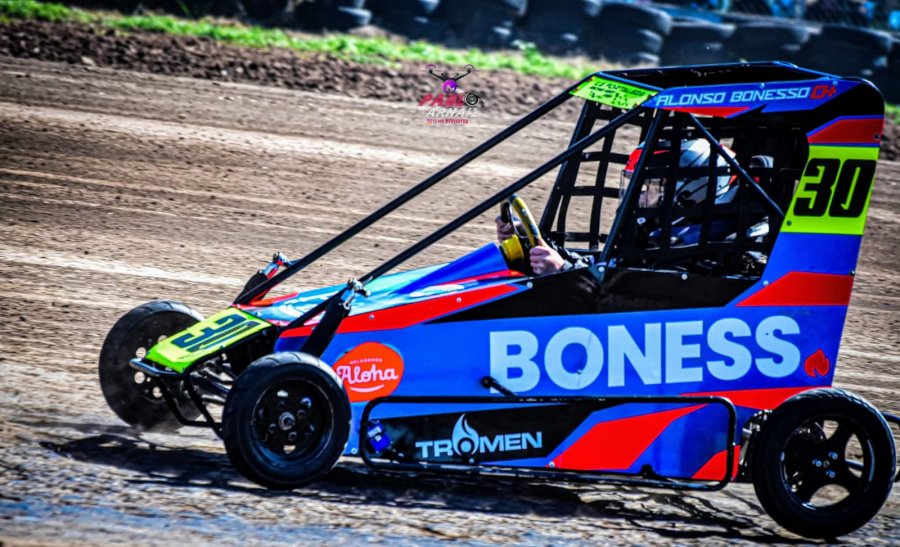 ALONSO BONESSO. Logr&oacute; un meritorio cuarto lugar en la segunda del Mini Midgets.