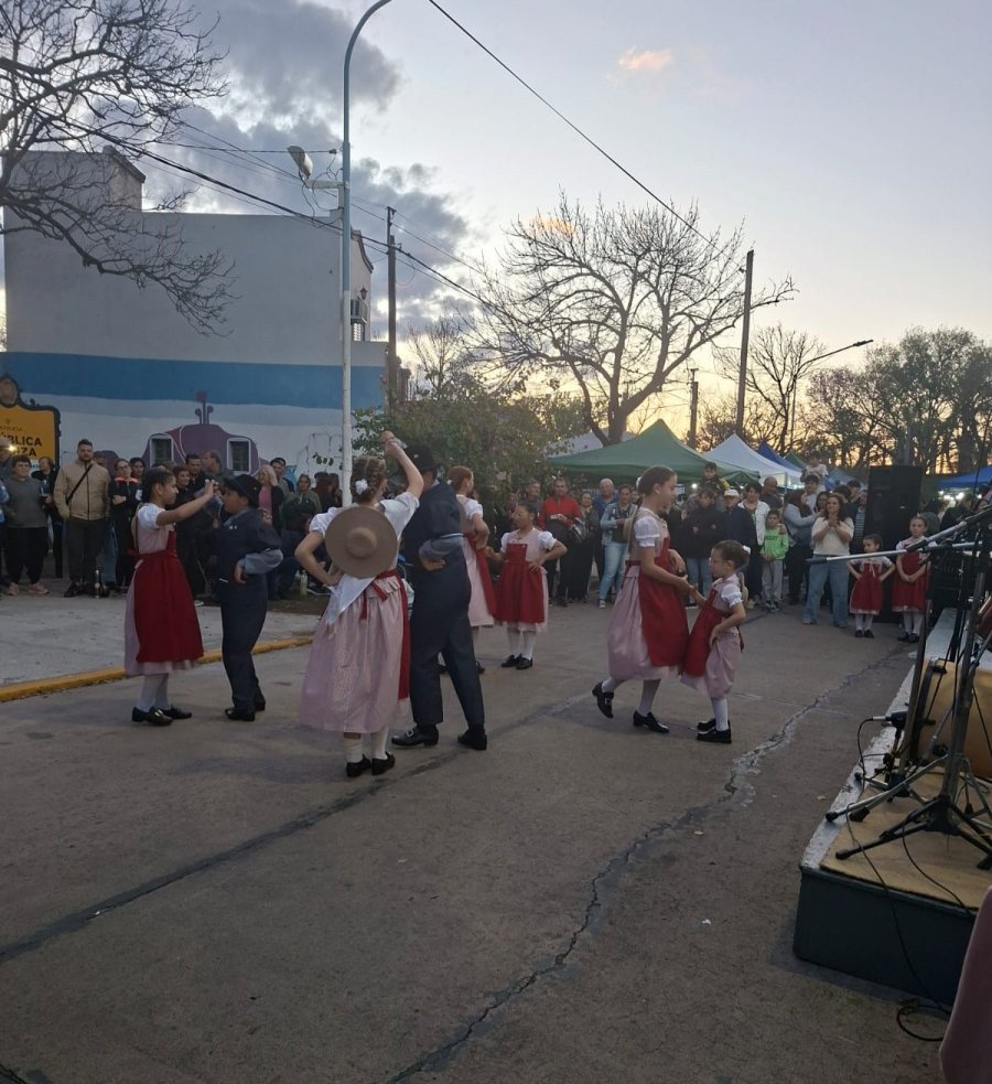 FESTEJO ANTICIPADO. El domingo 21, en consonancia con el D&iacute;a de la Primavera, el barrio estuvo de fiesta.