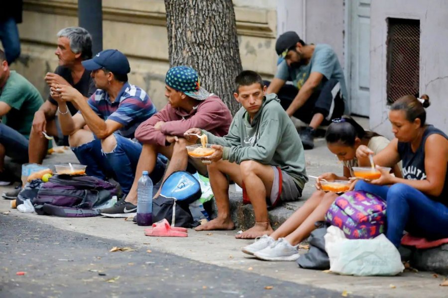 POBREZA. Seg&uacute;n el informe que suministr&oacute; el Indec baj&oacute; a 31,6% en el primer semestre.