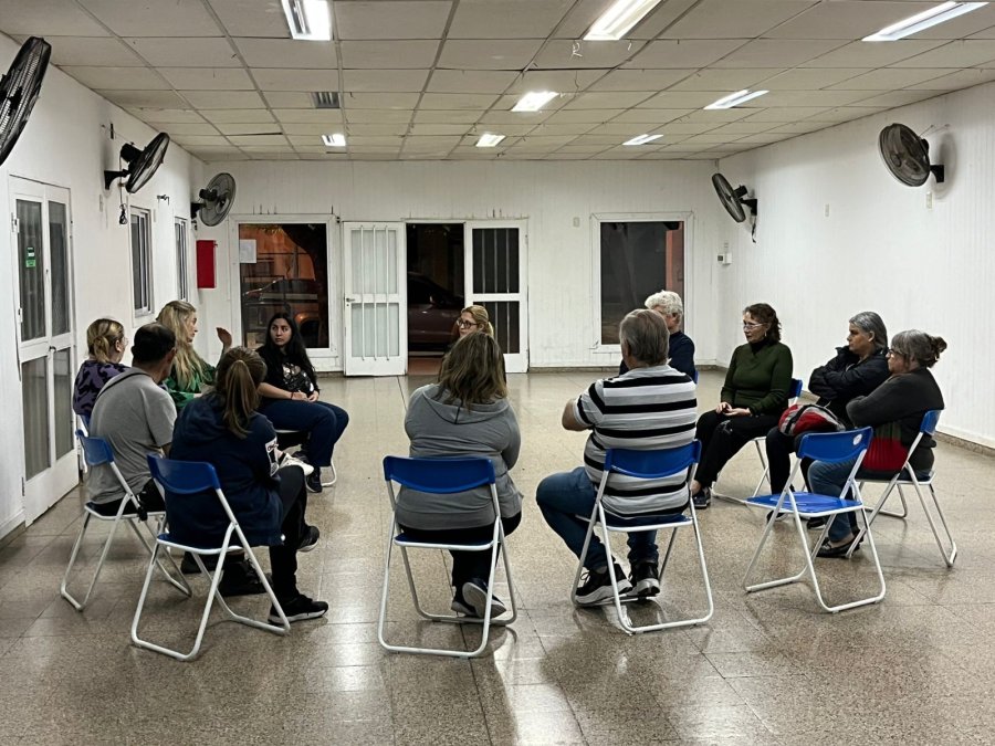 Reuni&oacute;n con vecinos y vecinas de barrio Belgrano.