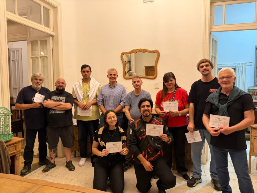 Finaliz&oacute; el curso de Restauraci&oacute;n de Muebles.