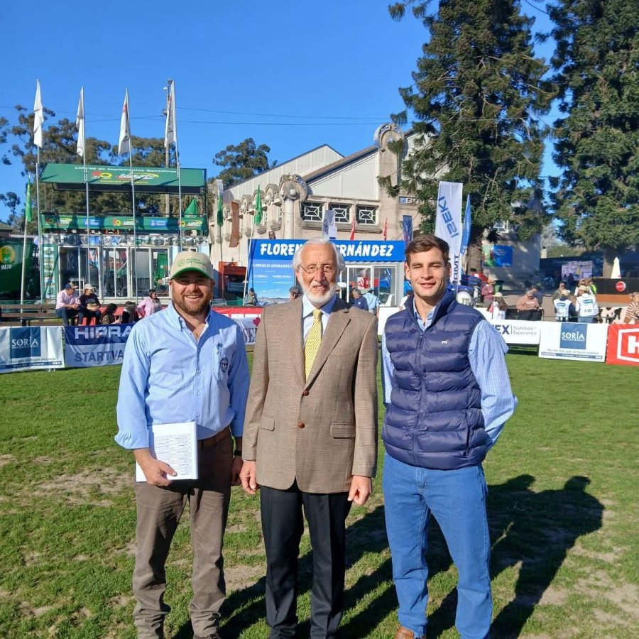JURADOS. Juan Jose Felissia -en el medio- estuvo representando al pa&iacute;s en un juzgamiento llevado a cabo en Uruguay.
