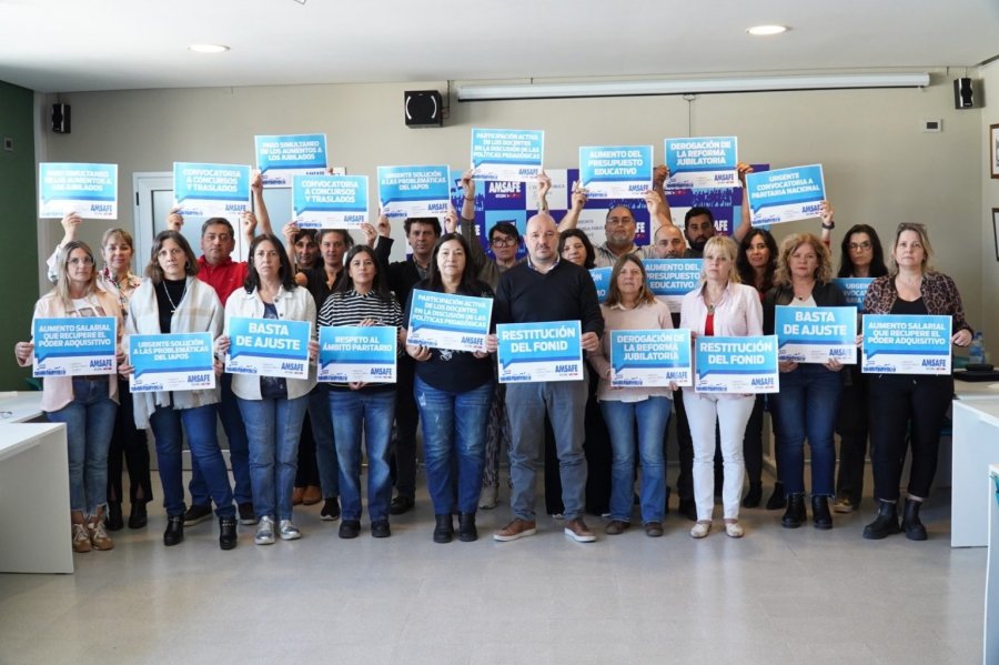 VARIOS RECLAMOS. El gremio de los docentes p&uacute;blicos santafesinos contin&uacute;a en conflicto con el gobienro provincial en su lucha por mejoras salariales y de trabajo.