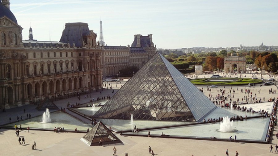 Emblem&aacute;tico, Museo del Louvre en Par&iacute;s, Francia.
